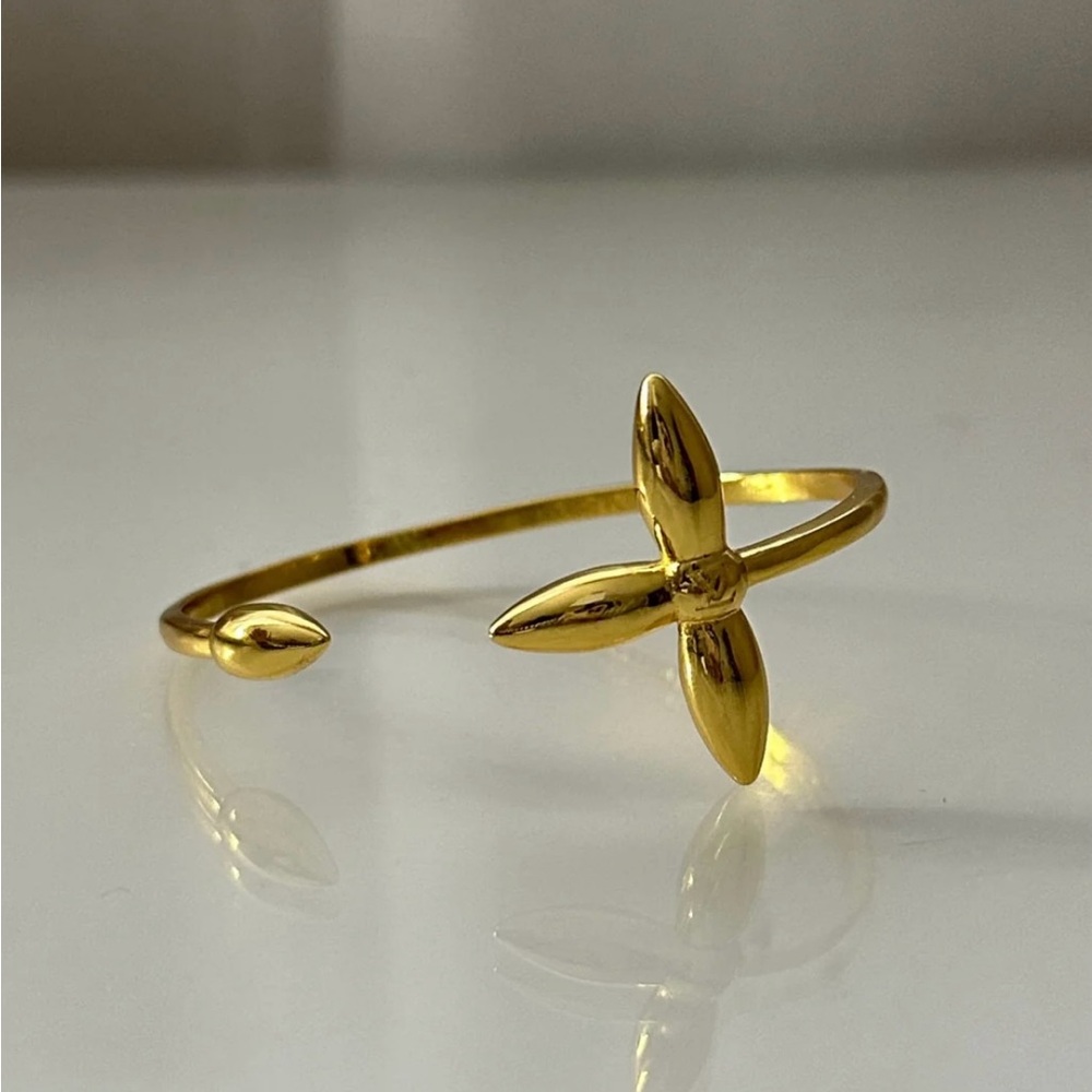Gold bracelet